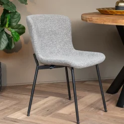Mangohoutonline Eetkamerstoel Lille Lichtgrijs Bouclé stof met zwart onderstel Mahom