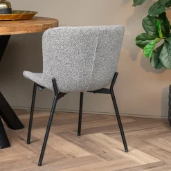 Mangohoutonline Eetkamerstoel Lille Lichtgrijs Bouclé stof met zwart onderstel Mahom